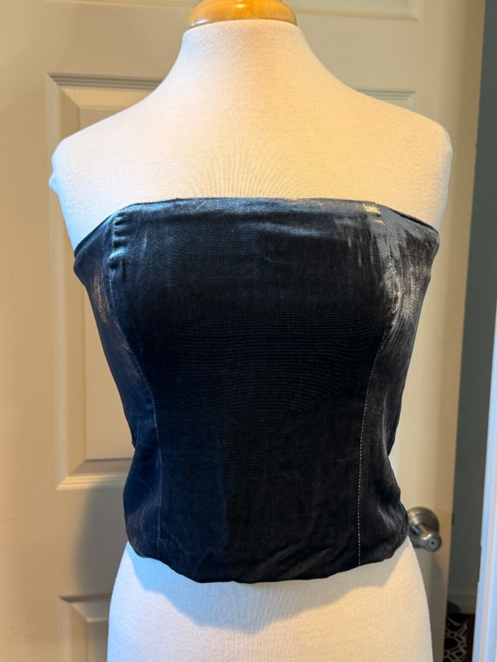 REFORMATION Giorgia velvet strapless top NWT Various Sizes - Picture 4 of 9